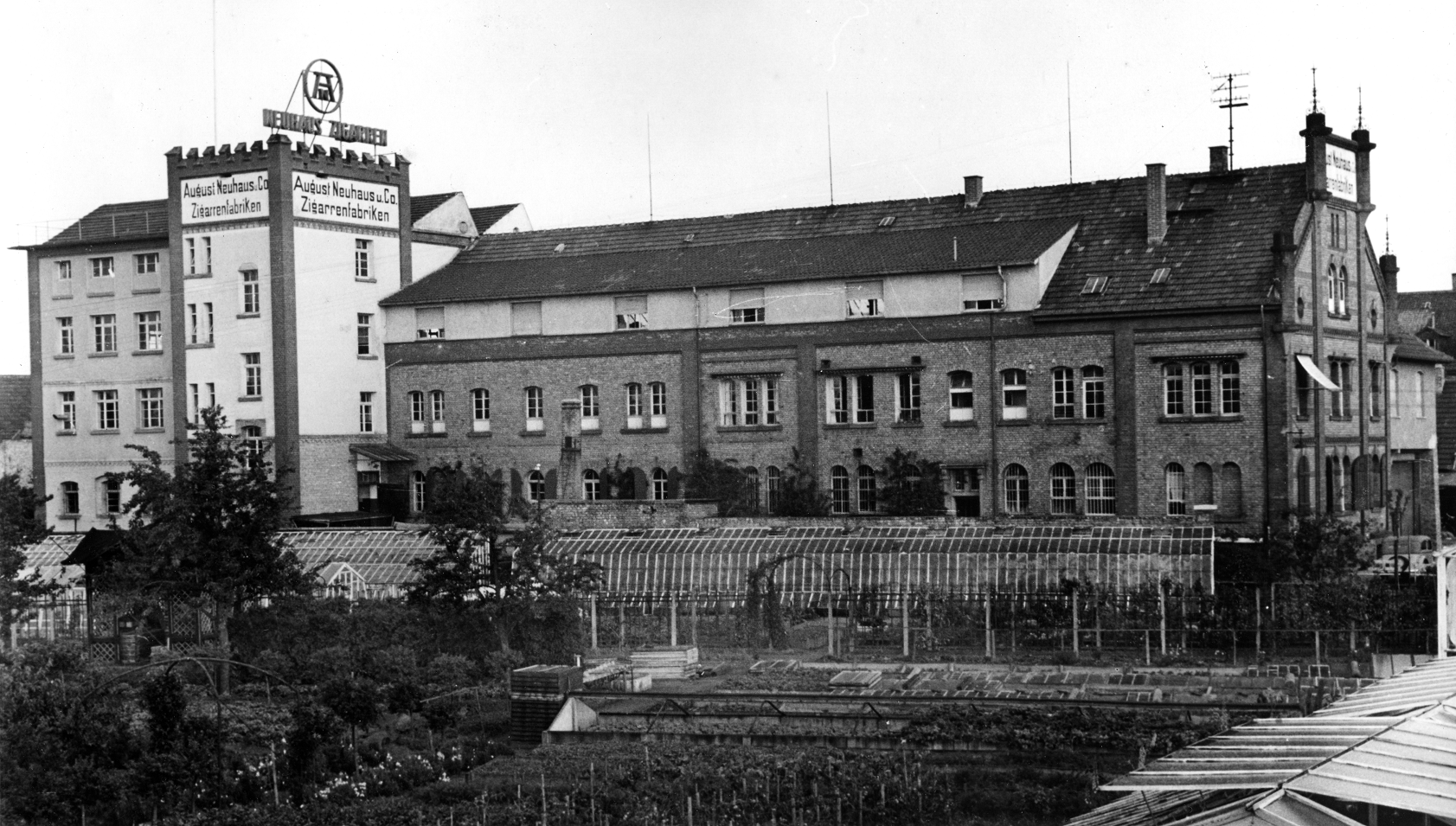 Bahnhofanlage 36-38 Neuhaus Firmengebäude vor 1940
